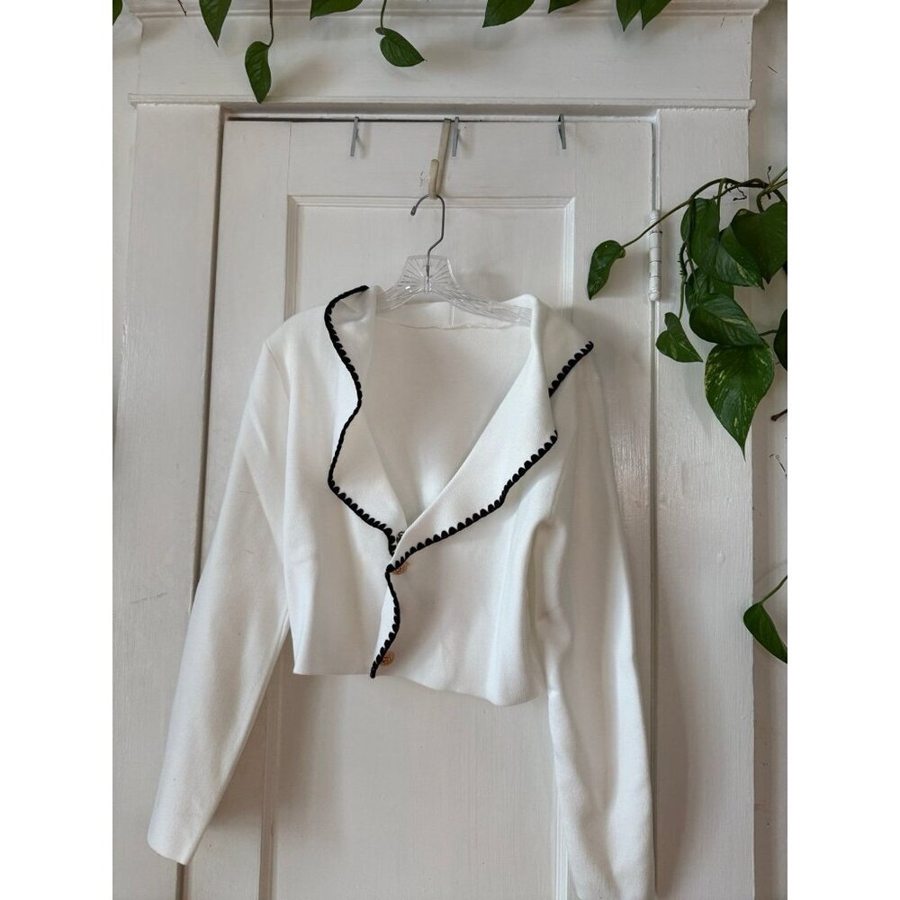 Women’s size x-large white black long sleeve cropped cardigan